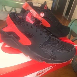 AIR HUARACHE QS 'LOVE/HATE PACK'